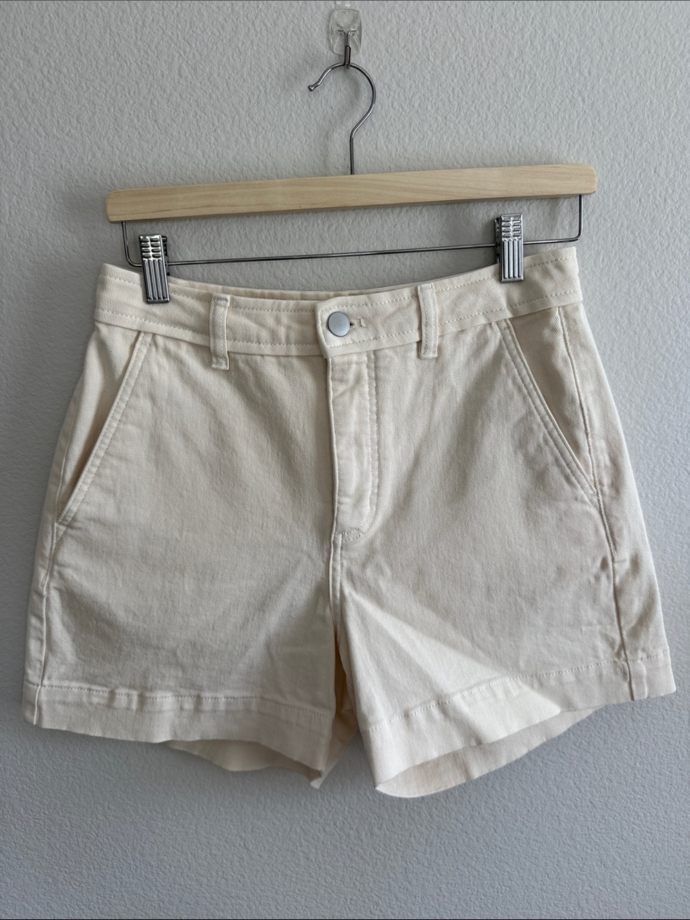 Everlane The Utility Short in Bone High Rise